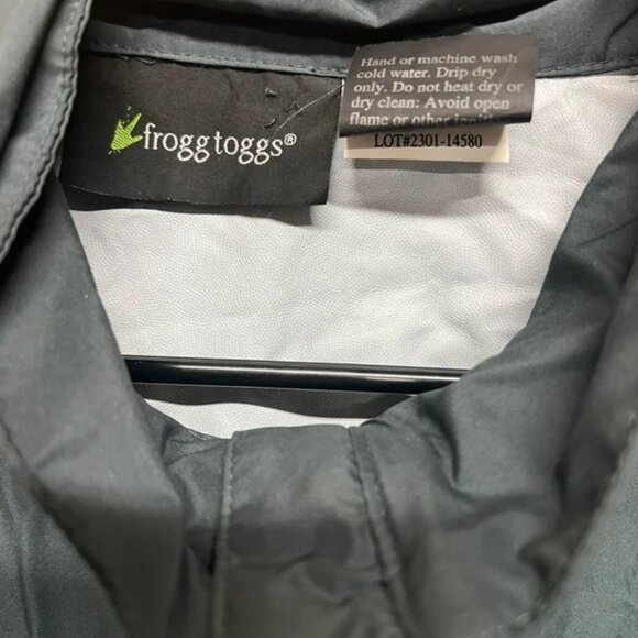 Frogg Toggs outer wear small/medium rain jacket - Picture 3 of 6